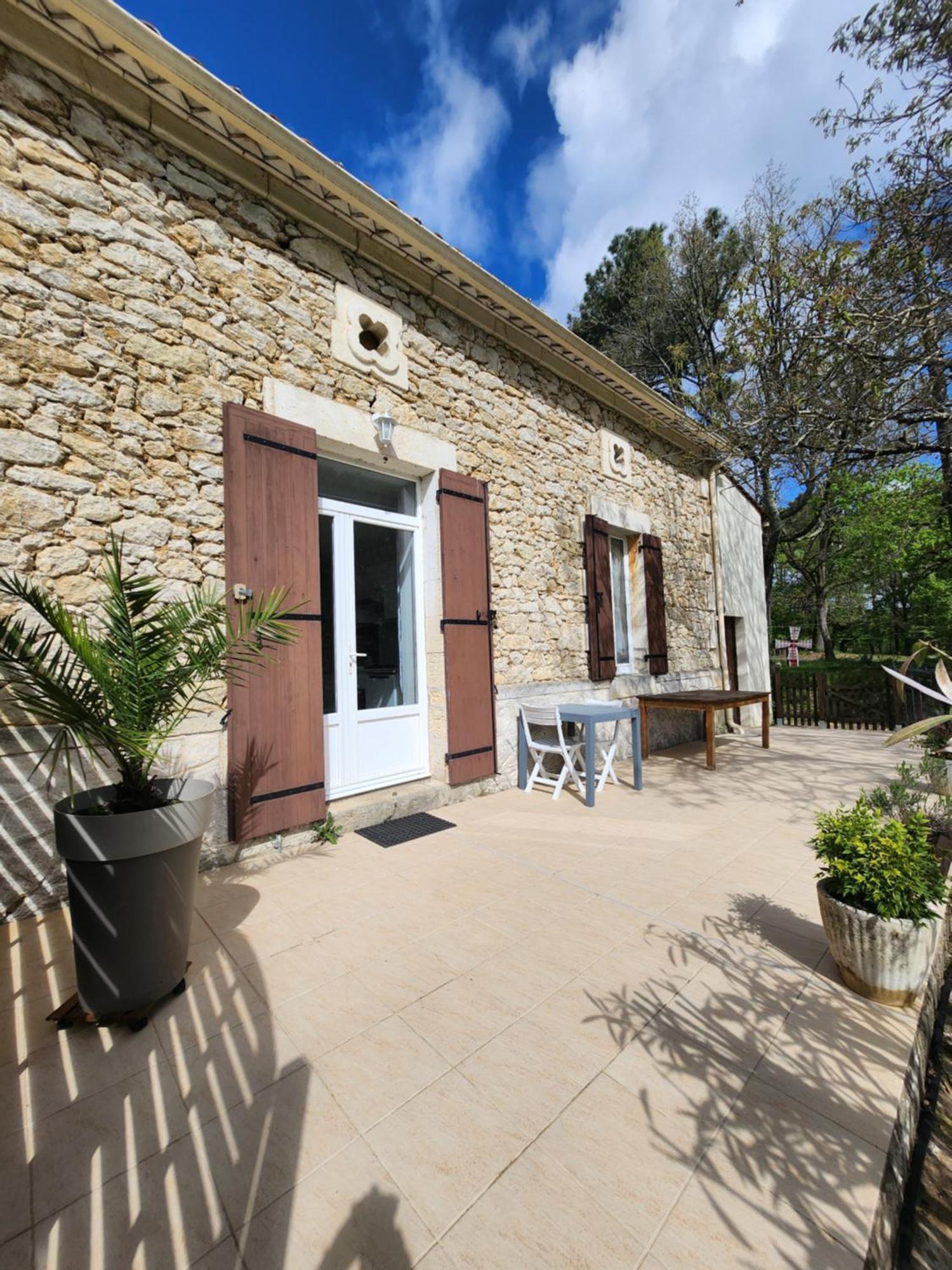 Gite Les Longeres Montazeau Exterior photo